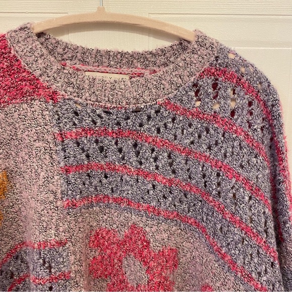 Flower Sweater - Picture 3 of 4